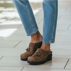 ARIAT Women’sSz 6.5 Mendocino Brown Clogs Leather Slip on Cowgirl Clogs